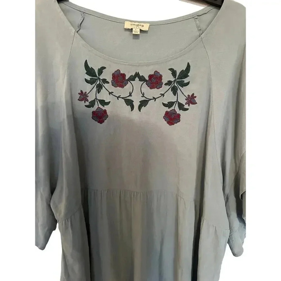 Umgee USA Women's Gray Layered Bell Sleeve Embroidered Tunic Top Size Large - Picture 2 of 5
